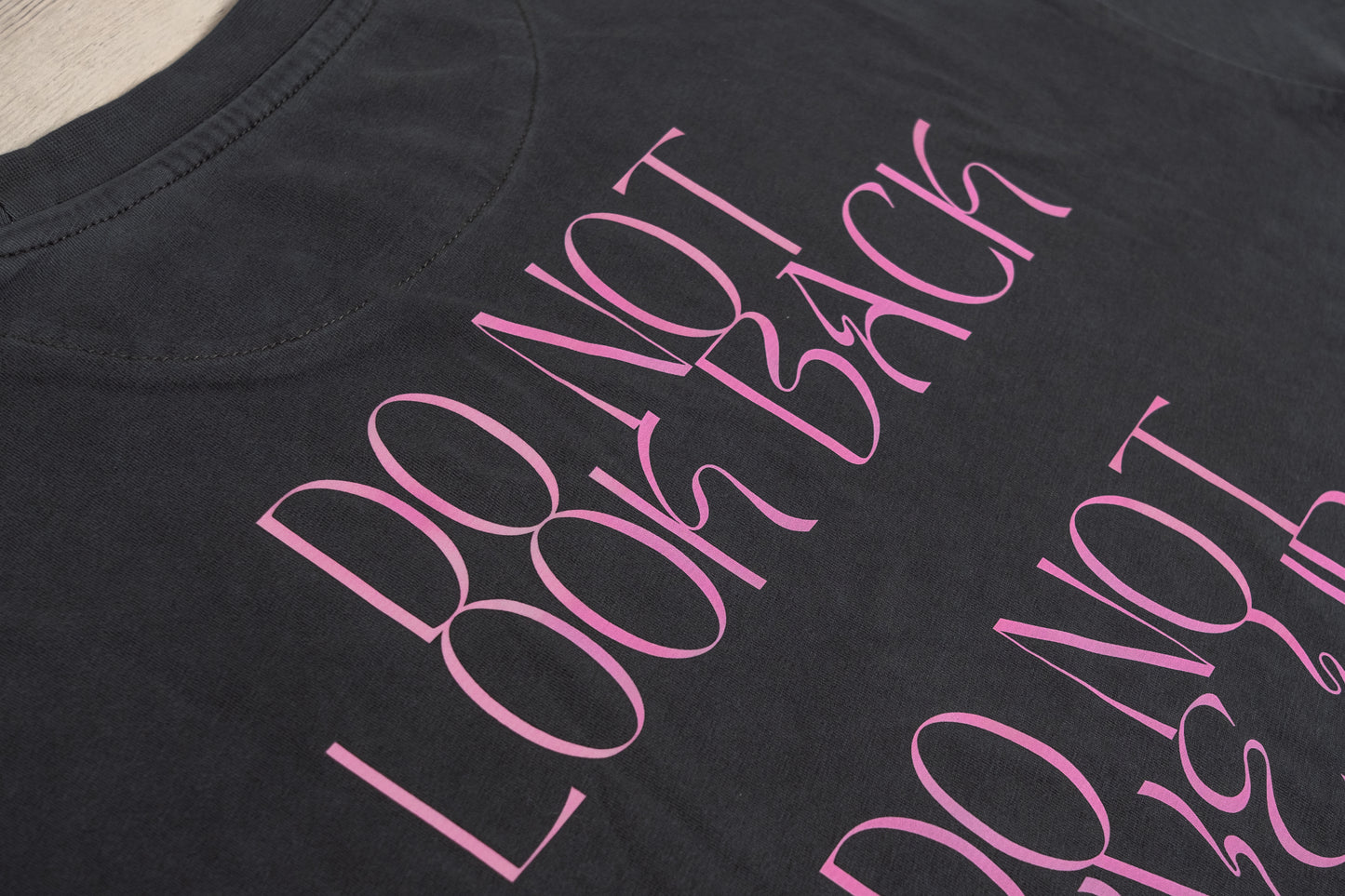 SOCY VIBES T-SHIRT